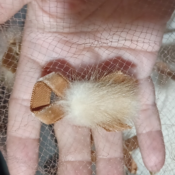 Vintage Set of 2 Net Veils, dark brown velvet bows and tear drops, tan velvet - Picture 11 of 11